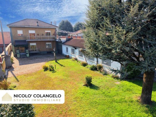 casa indipendente in vendita a Caronno Pertusella