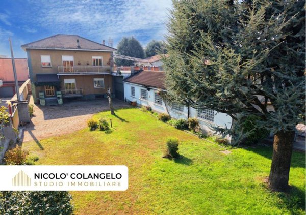 casa indipendente in vendita a Caronno Pertusella