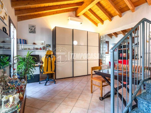 appartamento in vendita a Caronno Pertusella
