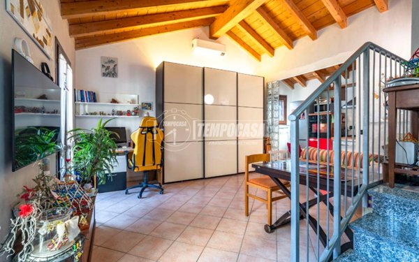 appartamento in vendita a Caronno Pertusella