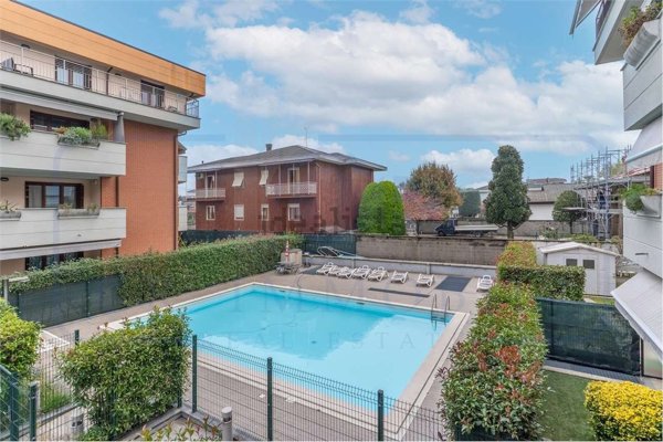 appartamento in vendita a Caronno Pertusella