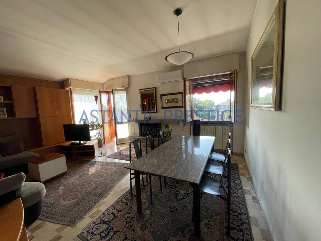 appartamento in vendita a Caronno Pertusella