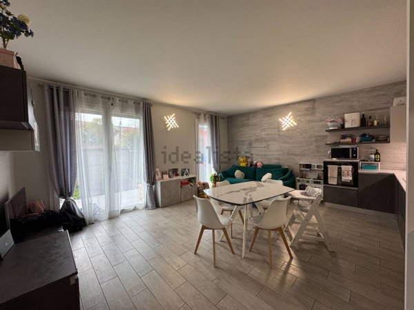 appartamento in vendita a Caronno Pertusella