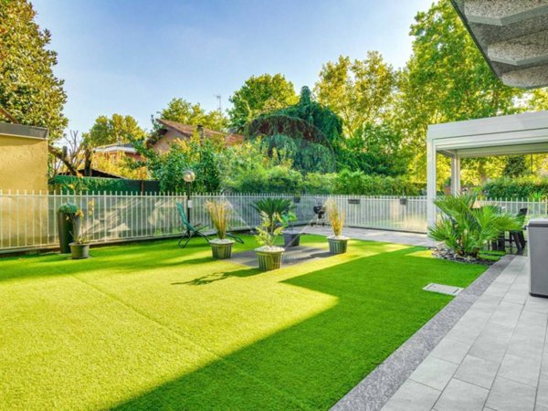 appartamento in vendita a Caronno Pertusella