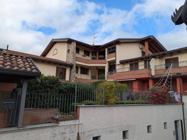 appartamento in vendita a Caronno Pertusella