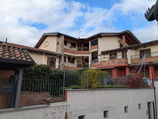 appartamento in vendita a Caronno Pertusella