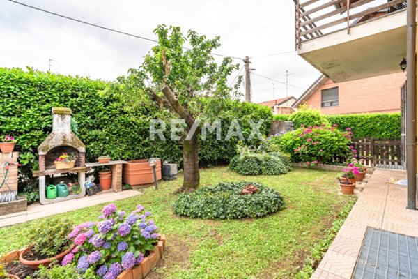 casa indipendente in vendita a Caronno Pertusella