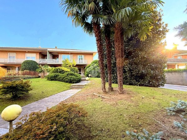 casa indipendente in vendita a Caronno Pertusella
