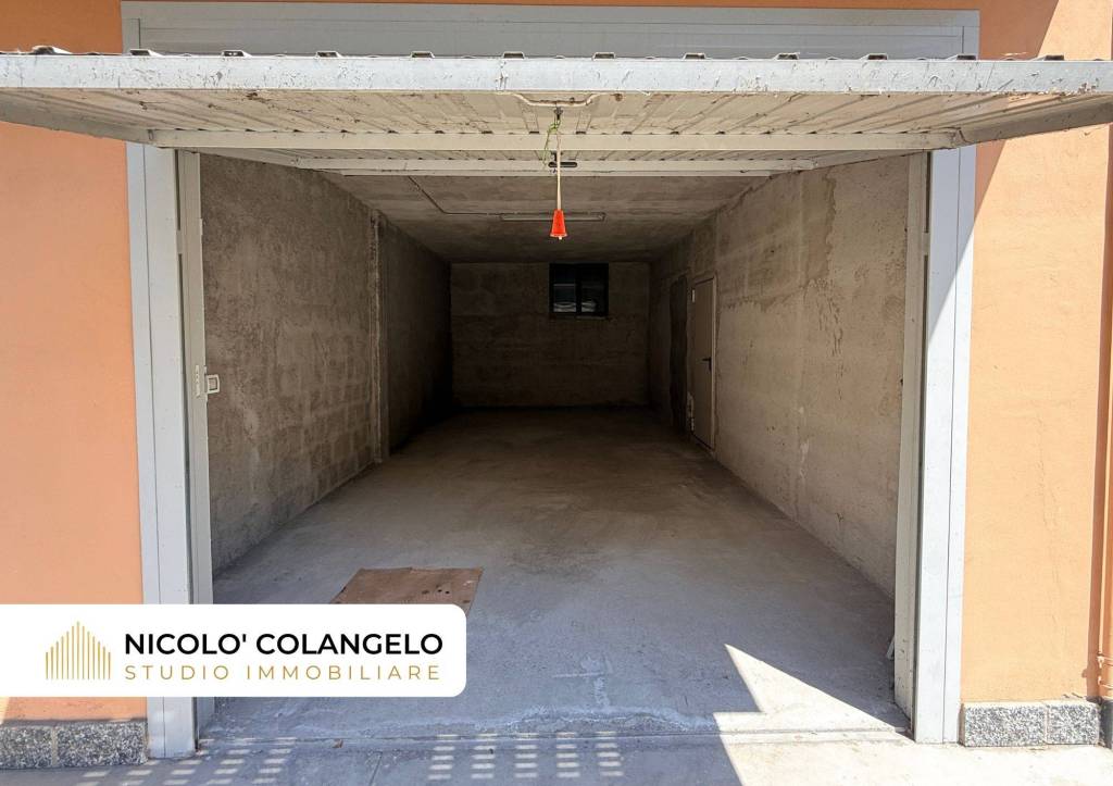 locale di sgombero in vendita a Caronno Pertusella