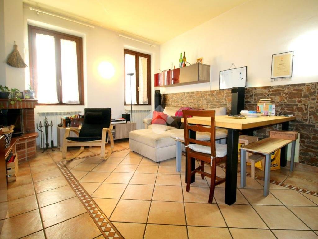 appartamento in vendita a Caronno Pertusella