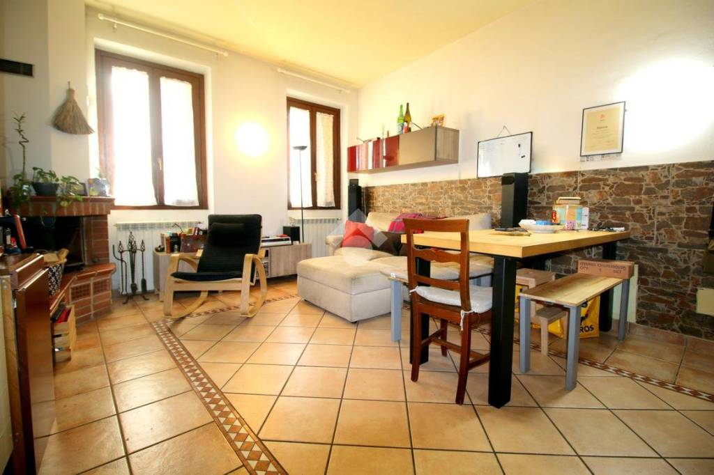 appartamento in vendita a Caronno Pertusella