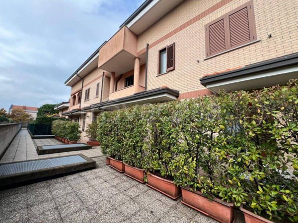 appartamento in vendita a Caronno Pertusella