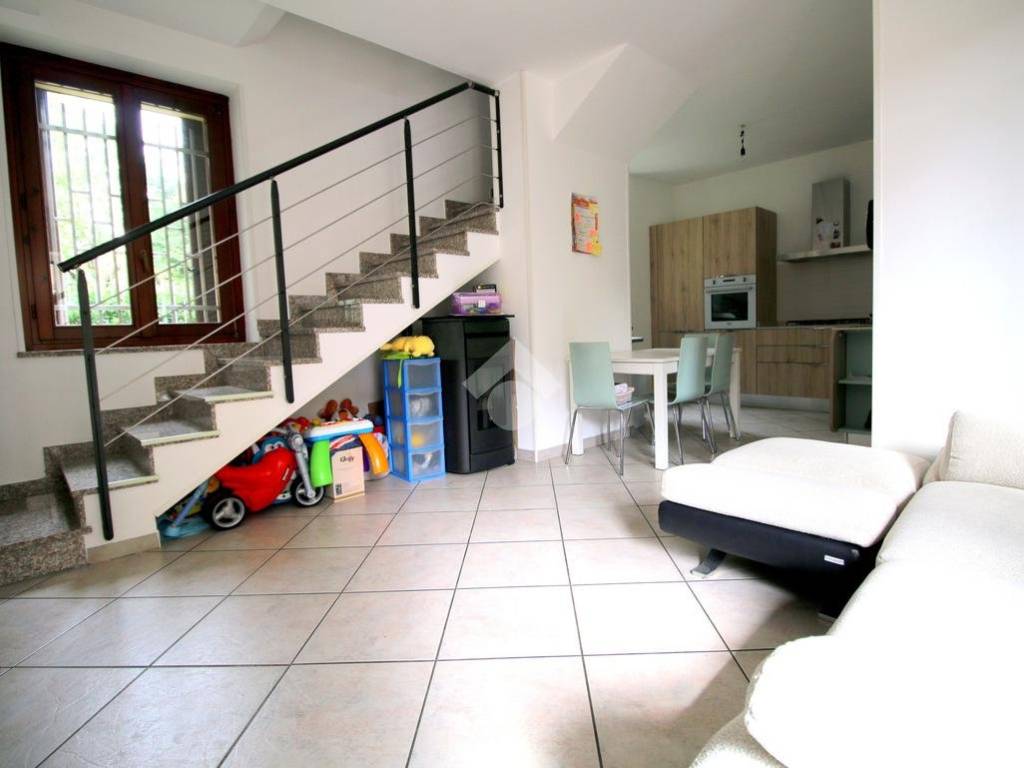 appartamento in vendita a Caronno Pertusella