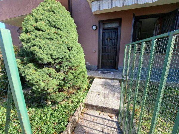 casa indipendente in vendita a Caronno Pertusella