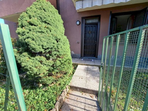 casa indipendente in vendita a Caronno Pertusella