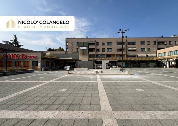 locale di sgombero in vendita a Caronno Pertusella