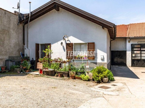 appartamento in vendita a Caronno Pertusella