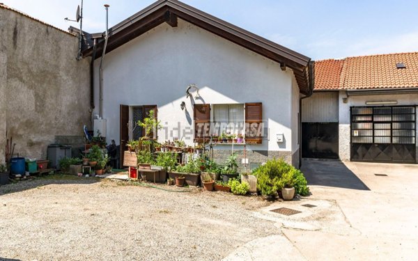 appartamento in vendita a Caronno Pertusella