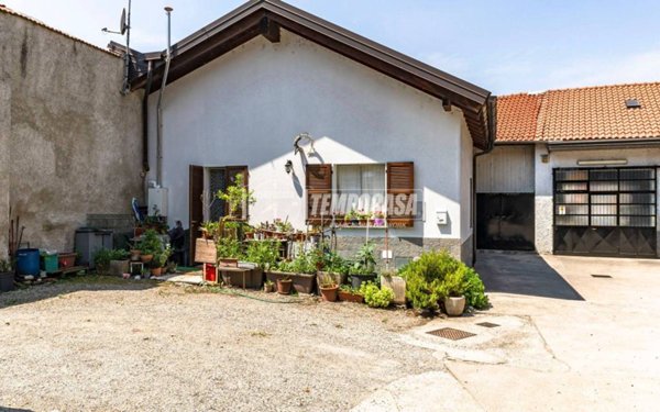 appartamento in vendita a Caronno Pertusella