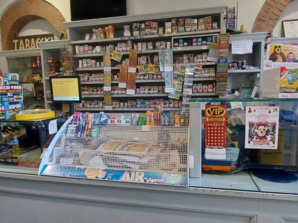 negozio in vendita a Caronno Pertusella