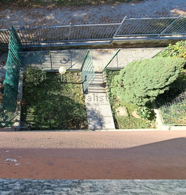 casa indipendente in vendita a Caronno Pertusella