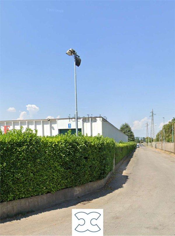 capannone in vendita a Caronno Pertusella