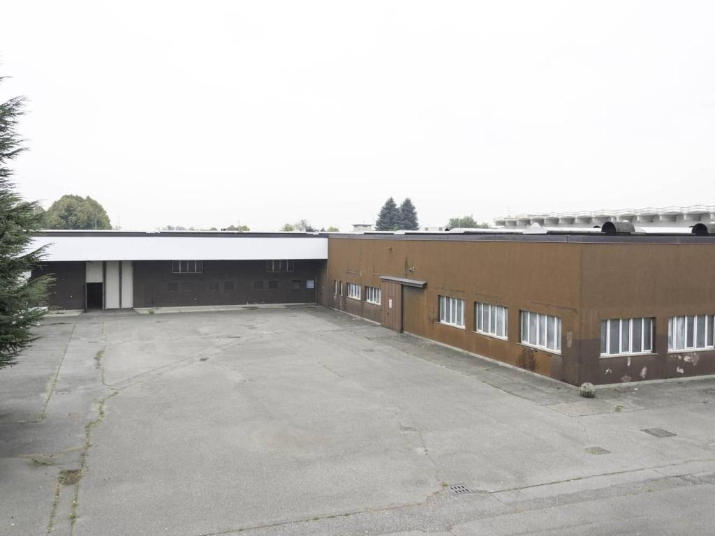 locale commerciale in vendita a Caronno Pertusella