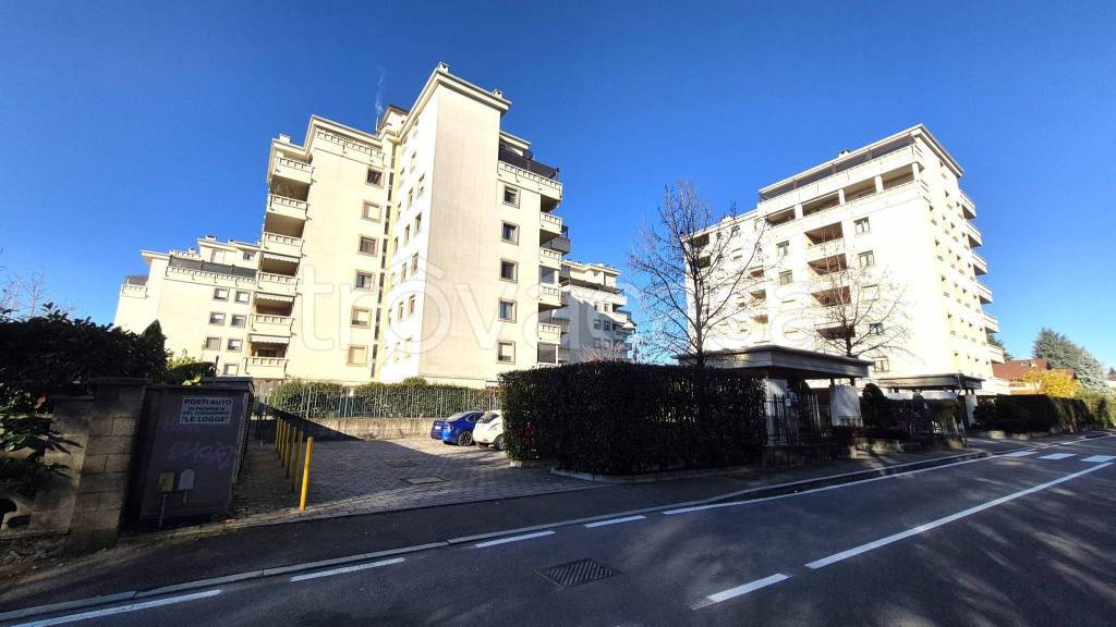 appartamento in vendita a Caronno Pertusella