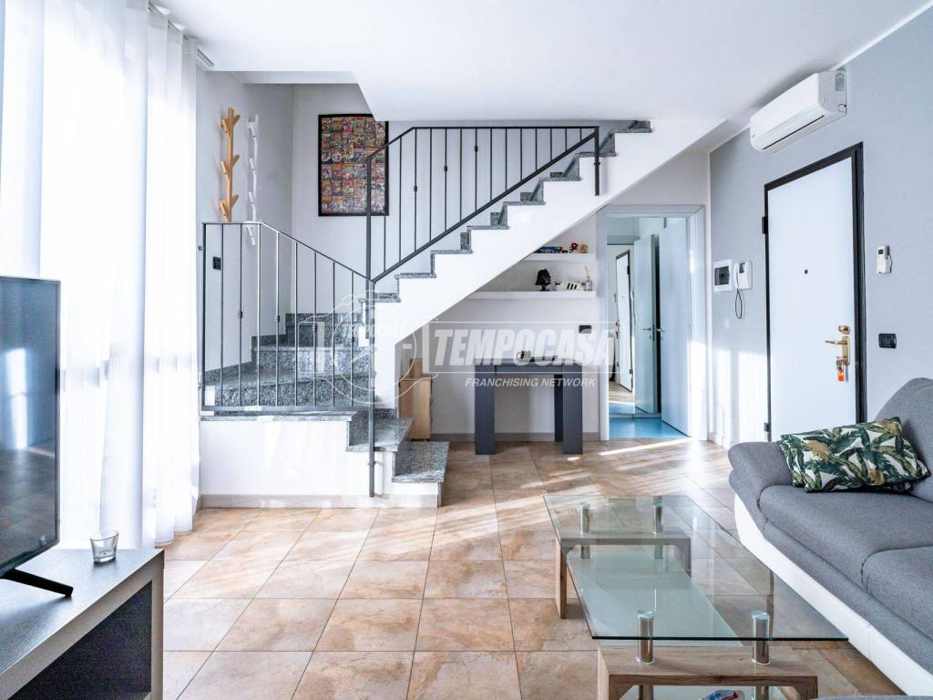 appartamento in vendita a Caronno Pertusella