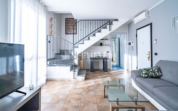 appartamento in vendita a Caronno Pertusella