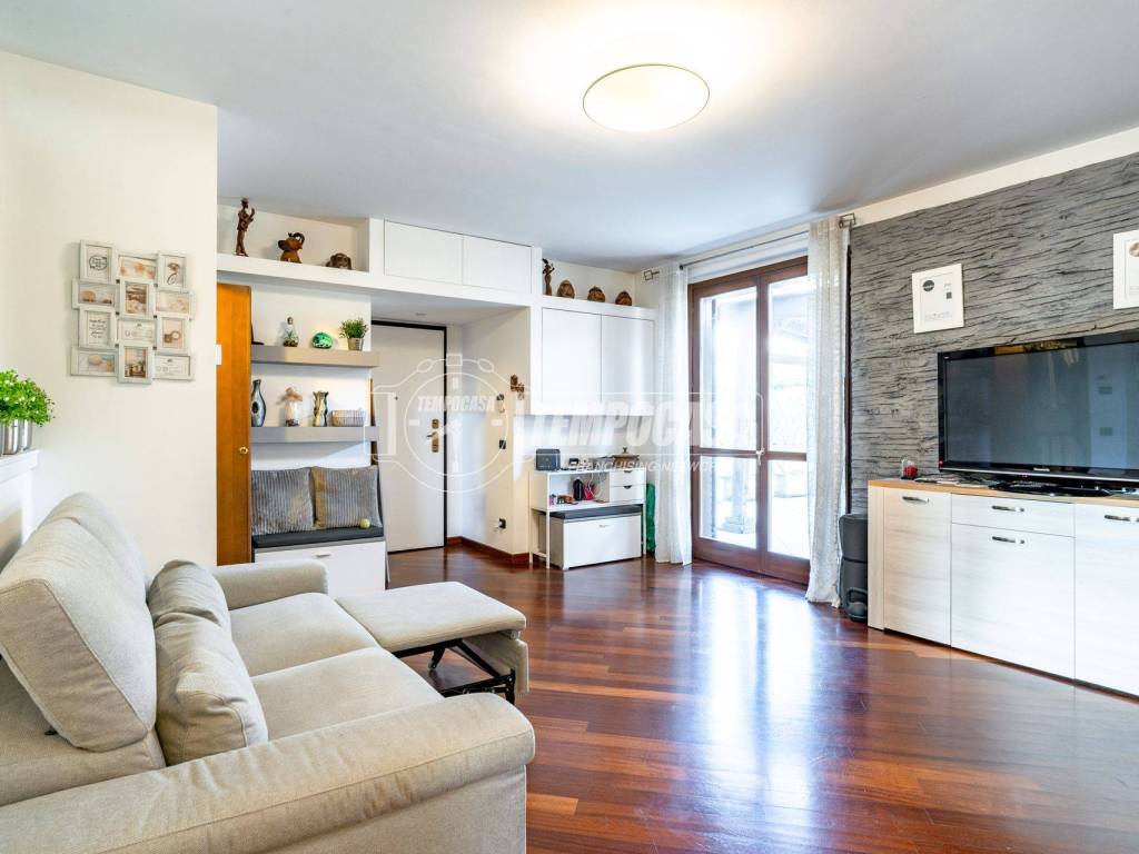 appartamento in vendita a Caronno Pertusella