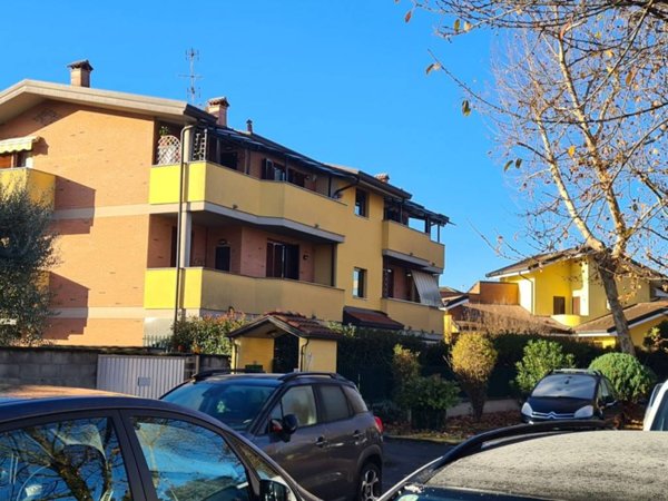 appartamento in vendita a Caronno Pertusella