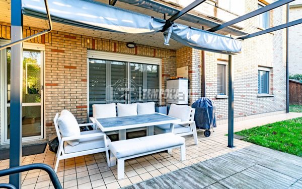 appartamento in vendita a Caronno Pertusella