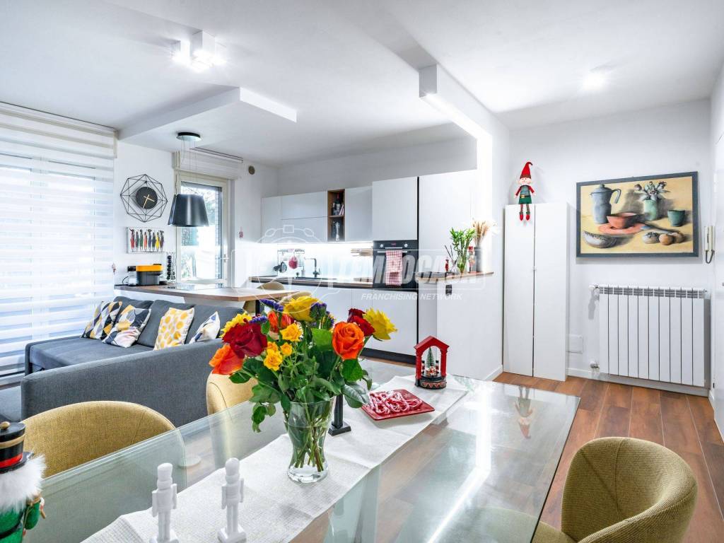 appartamento in vendita a Caronno Pertusella