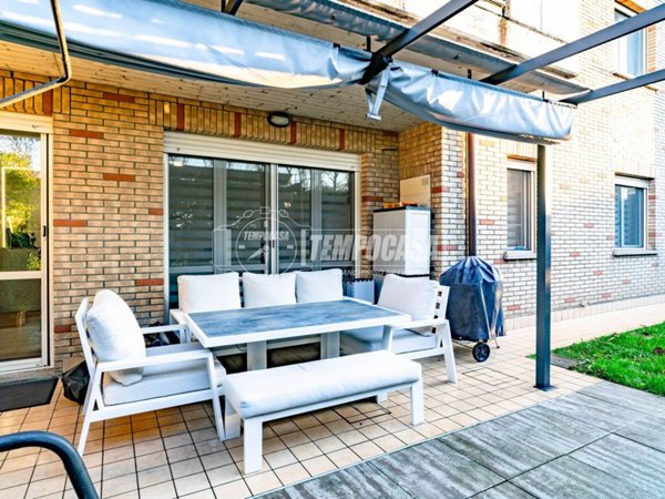 appartamento in vendita a Caronno Pertusella