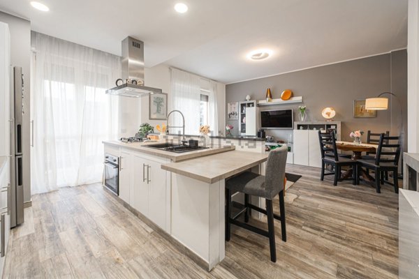 appartamento in vendita a Caronno Pertusella