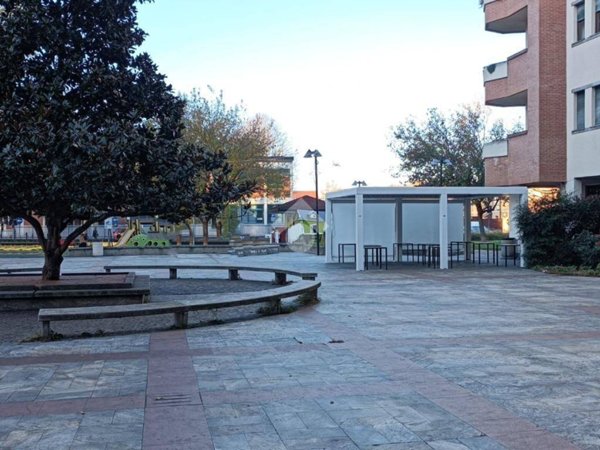 negozio in vendita a Caronno Pertusella