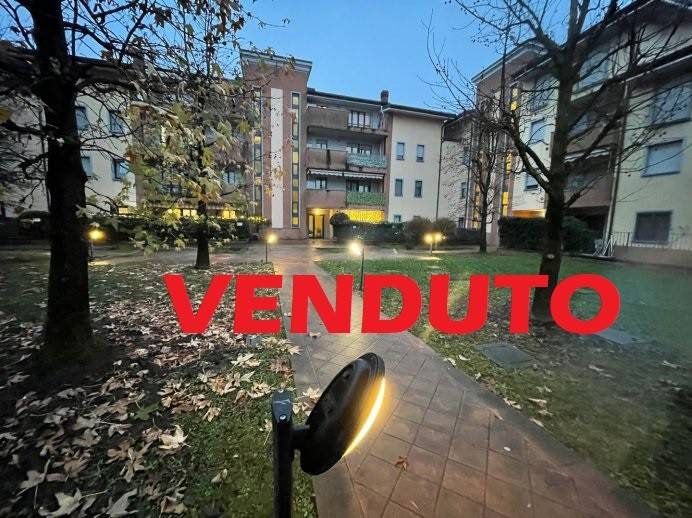 appartamento in vendita a Caronno Pertusella