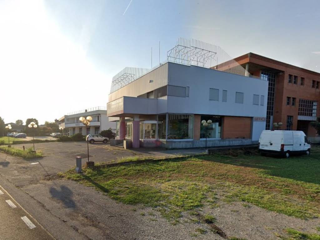 intera palazzina in vendita a Caronno Pertusella