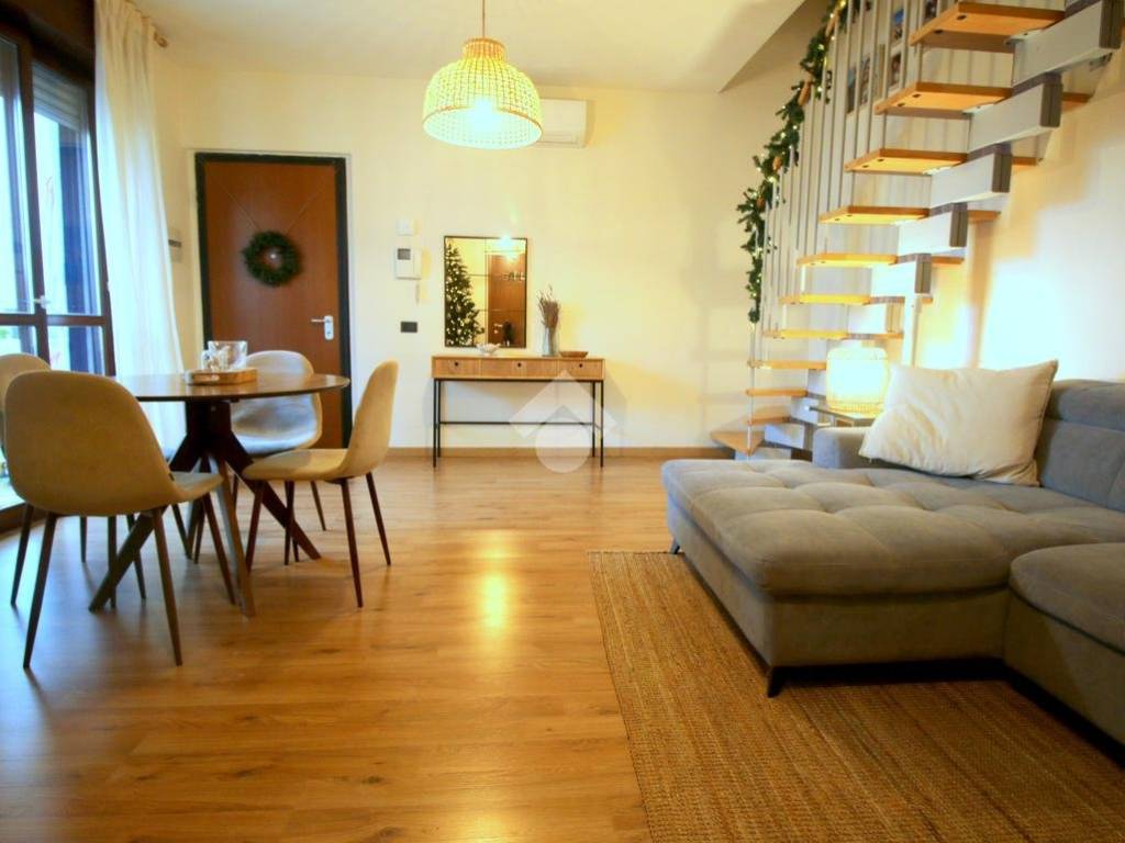 appartamento in vendita a Caronno Pertusella