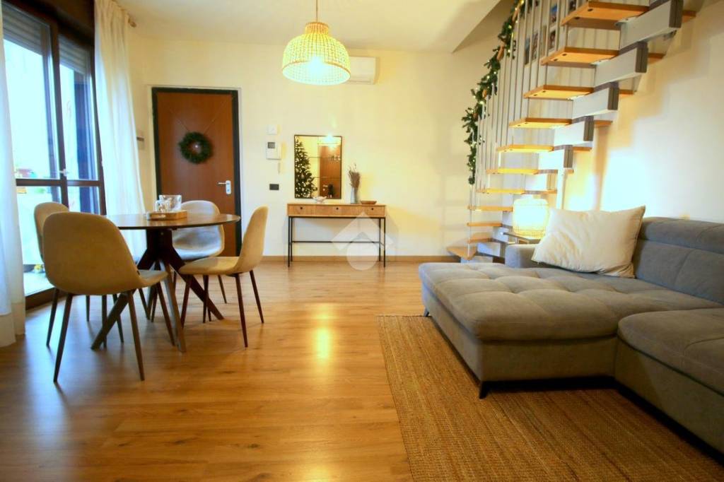 appartamento in vendita a Caronno Pertusella