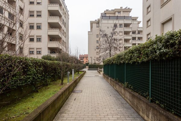 appartamento in vendita a Caronno Pertusella