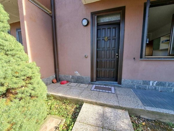 casa indipendente in vendita a Caronno Pertusella