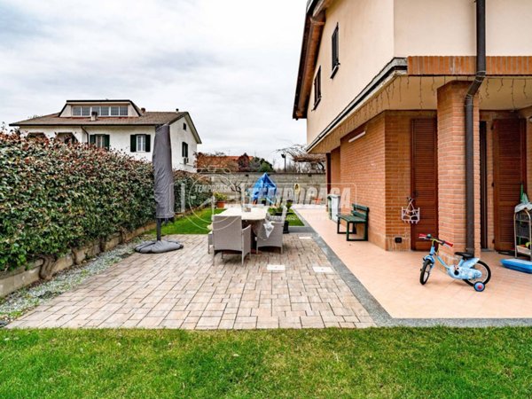 appartamento in vendita a Caronno Pertusella