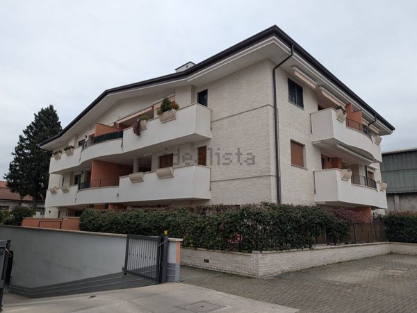 appartamento in vendita a Caronno Pertusella