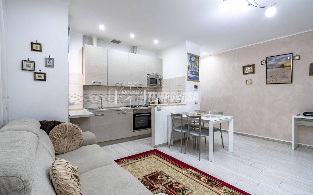 appartamento in vendita a Caronno Pertusella