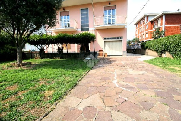 appartamento in vendita a Caronno Pertusella