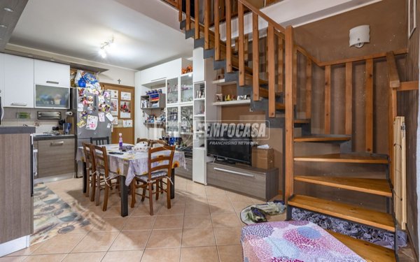 appartamento in vendita a Caronno Pertusella