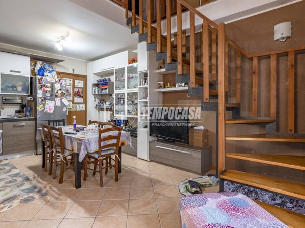 appartamento in vendita a Caronno Pertusella