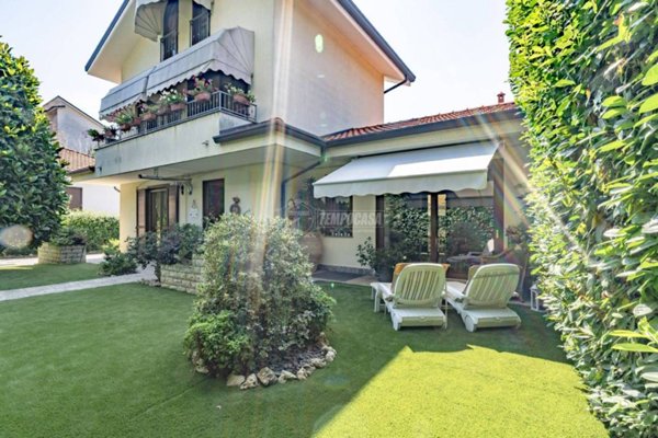 casa indipendente in vendita a Caronno Pertusella